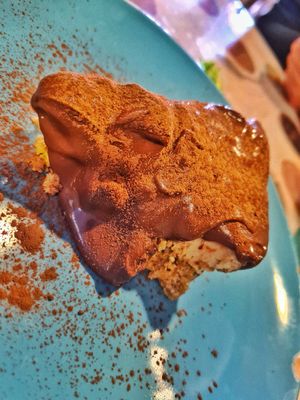 Snickers cake at Cookaluzka in Madrid