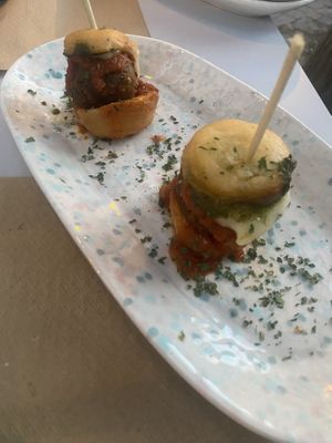 Burguer dots at Cookaluzka in Madrid