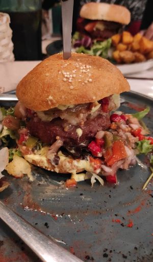 Burger at Cookaluzka in Madrid
