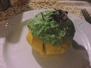 segundo plato del menú del día! pastel de maíz relleno de texturizado de arroz y alubias con salsa de aguacate at Cookaluzka in Madrid