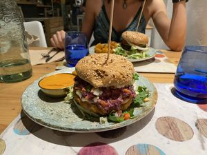 Americana y Cook-A-burger  at Cookaluzka in Madrid