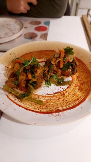 Sopes con guiso de Mole azteca at Cookaluzka in Madrid