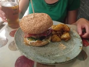 Burger at Cookaluzka in Madrid
