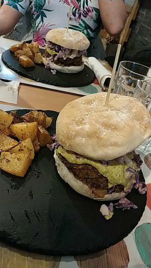 Hamburguesa del día 🤤 at Cookaluzka in Madrid