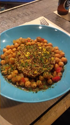 Garbanzos con quinoa estilo Thai at Cookaluzka in Madrid