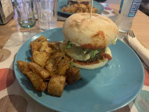 Hamburguesa riquísima  at Cookaluzka in Madrid