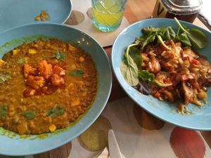 Main dishes at Cookaluzka in Madrid