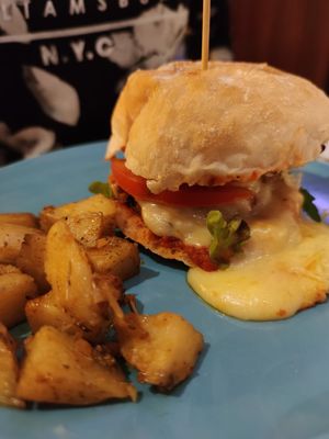 hamburguesa at Cookaluzka in Madrid