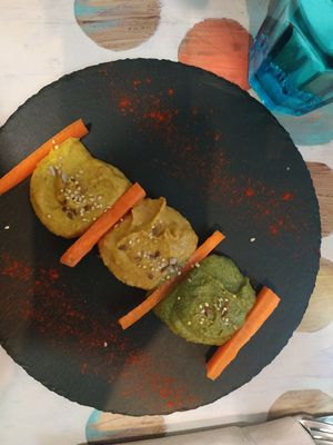 Trio de hummus at Cookaluzka in Madrid