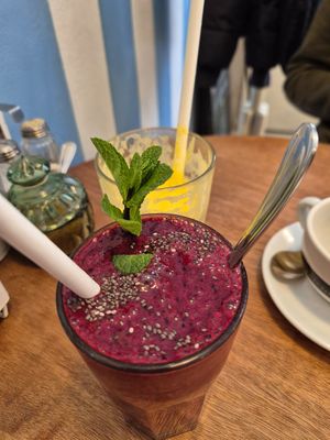 Raspberry etc smoothie at Veget in Prague