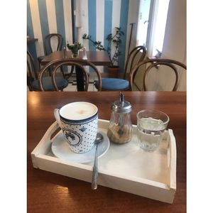 Soy latte lovingly presented at Veget in Prague