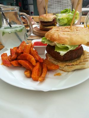 Vegan burgers 😋😋 at Mayka in Belgrade