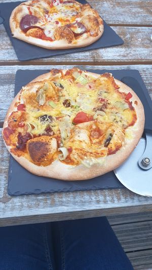 Veggie pizza made vegan at Cafe Sia in Isle Of Skye