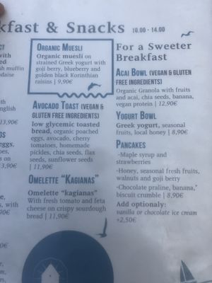 Breakfast options at Nice n Easy in Mykonos
