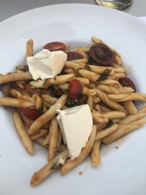 Penne tomato based with tofu as replacement of goats cheese at Nice n Easy in Mykonos