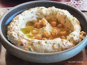 Hummus Beiruti at Maqam Al Sultan in Larnaca