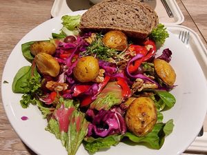 Good greens salad at Dean & David - Oberntorwall in Bielefeld