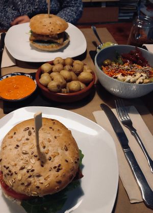 Burger, Papas, Ensalada at Bioloco in Gran Canaria