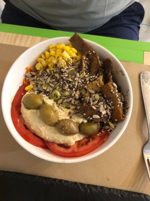 Salad with humus and seitan at Bioloco in Gran Canaria