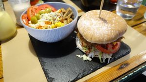 ¡TODO SABOR! burger & vegan power salad (small) at Bioloco in Gran Canaria