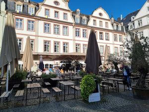 Large outdoor seating at Hans im Glück in Koblenz