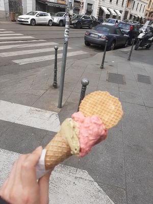 Pistacchio e fragola. Cono e biscotti vegani!! at Gelateria Latteneve in Milan