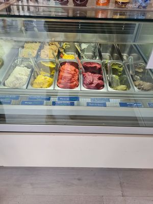 Vegan options in green at Gelateria Latteneve in Milan