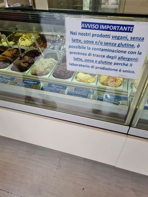 Vegan options in green at Gelateria Latteneve in Milan
