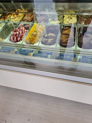 Vegan options in green at Gelateria Latteneve in Milan