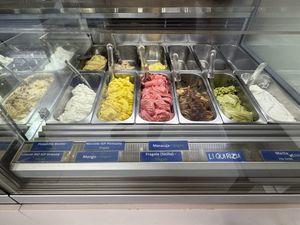 Some of the vegan optionss available  at Gelateria Latteneve in Milan