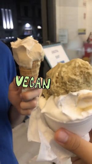 Questa gelateria con i gusti vegani che ha: pistacchio,nocciola,cocco oltre a quelli alla frutta mi ha sorpreso perche è veramente straordinario sopratutto il pistacchio🌱 at Gelateria Latteneve in Milan