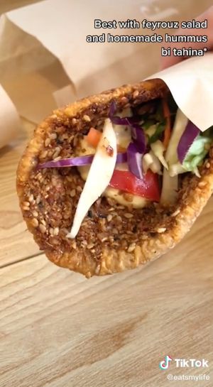 Lahmatzun Za'atar at Feyrouz in Athens