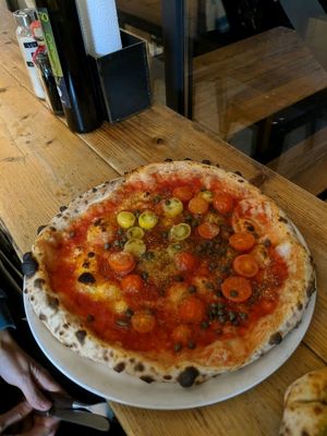 marinara with capers at 485Grad Pizza in Cologne