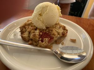 Vegan fruit crumble and vanilla vegan ice cream at Earth Shop and Cafe in Carvoeiro