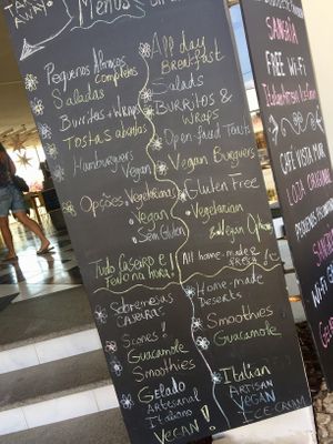 Vegan options 🌱 at Earth Shop and Cafe in Carvoeiro