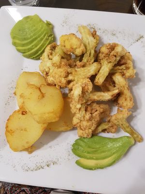 Crocante de coliflor con palta at Mamashana in Nazca