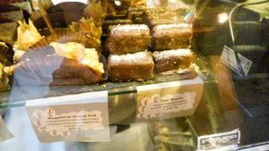 raw vegan ang vegan cakes! at Biomenu Mahekook in Tallinn