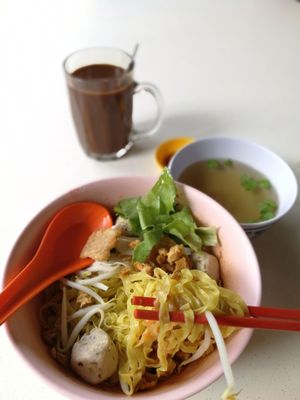 Vegetarian fishball noodles at Jixiang Vegetarian in West Singapore