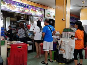 queue in front of stall at Jixiang Vegetarian in West Singapore