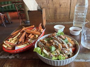 Jamaican salad and mixed fries. Delicious! They only use vegan aioli - even for weird eaters!  #Veganuary at The Hold in Manly