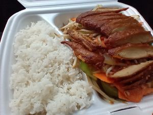 Vegane Enten mit Wokgemüse und Reis. at Asia-Chay Vegan Cuisine in Bottrop