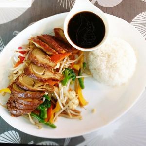 Crispy Mock Duck

Knusprige falsche Ente at Asia-Chay Vegan Cuisine in Bottrop