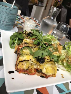 pizza slices w/ tomato and lots of vegan cheese and balsamic vinaigrette at L'Eden Sans Gluten in Strasbourg