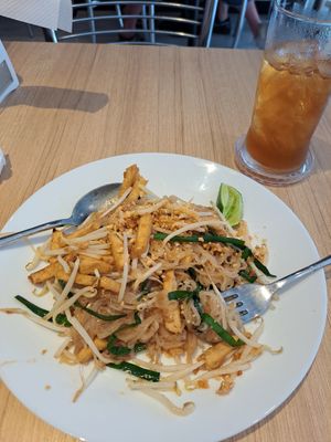 Tofu pad thai at Koko Thai & Vegetarian Cuisine in Bangkok