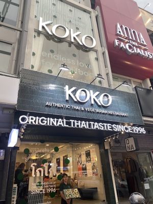 koko thai is still around ! opening hours are from 11am - 11pm .  at Koko Thai & Vegetarian Cuisine in Bangkok