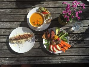 "Pizza" stub, soup and hummous plate at Cafe Samt in Enkoeping