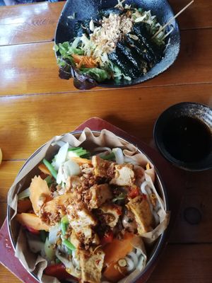 Dish 35 (below) &  Dish 34 (above) at Hum Vegan Cuisine in Berlin