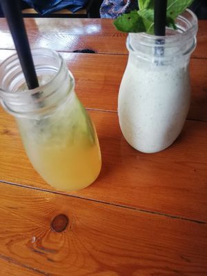 Happy Day (left) & Golden Mint (right) at Hum Vegan Cuisine in Berlin