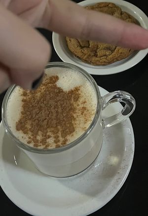 chai latte e cookie de baunilha com passas  at SuBte Vegan in Sao Paulo