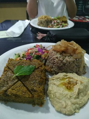 Prato arabe do dia dia (terça) - quibe, hommus e arroz com lentilha. at SuBte Vegan in Sao Paulo